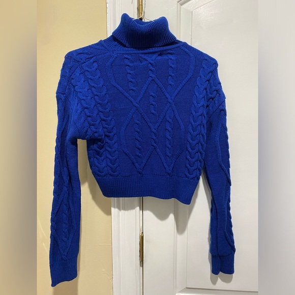 NWOT Blue Knit sweater Never Worn 100% Acrylic - Picture 2 of 4